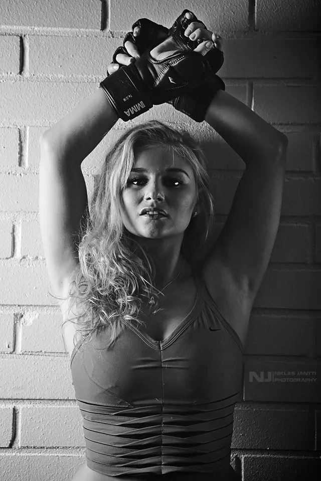 Ruth with boxing gloves in a black and white character portrait
